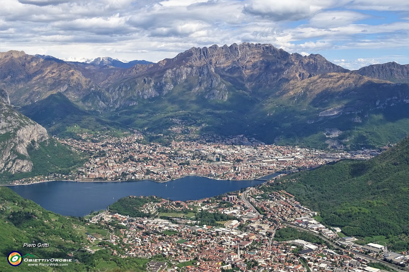 74 Spettacolare vista su Lecco-Valmadrera, il lago, il Resegone.JPG